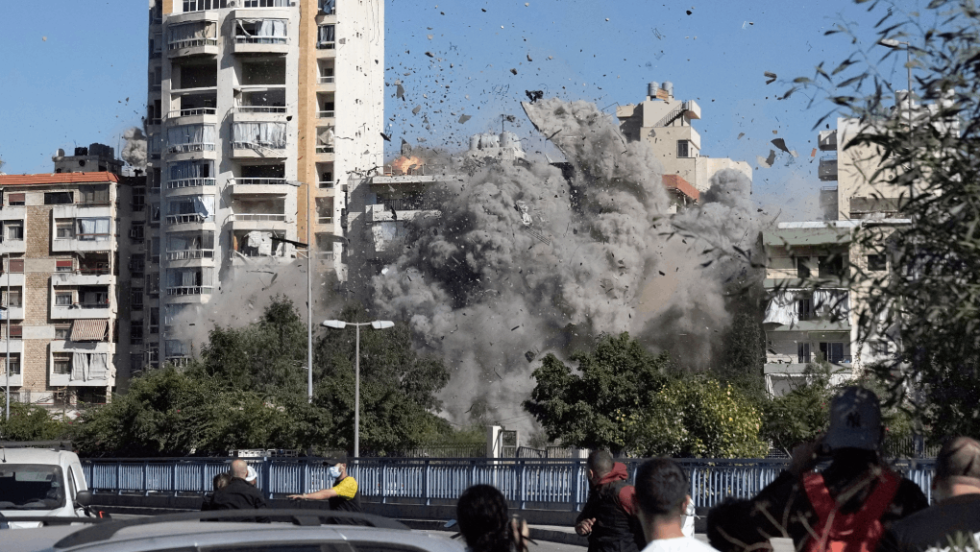 Κτίριο καταρρέει στα νότια προάστια της Βηρυτού